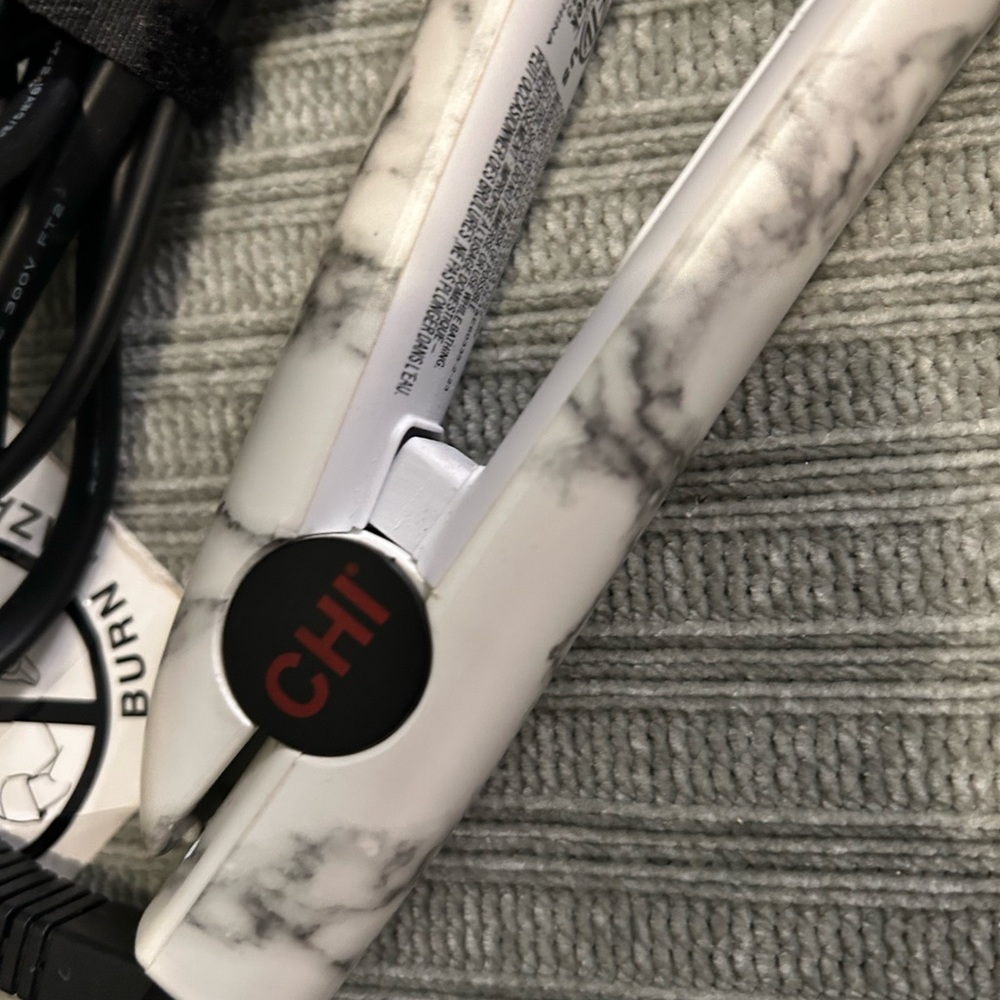 Chi original digital ceramic hairstyling iron, 1” modern marble Limited Edition - Picture 3 of 4